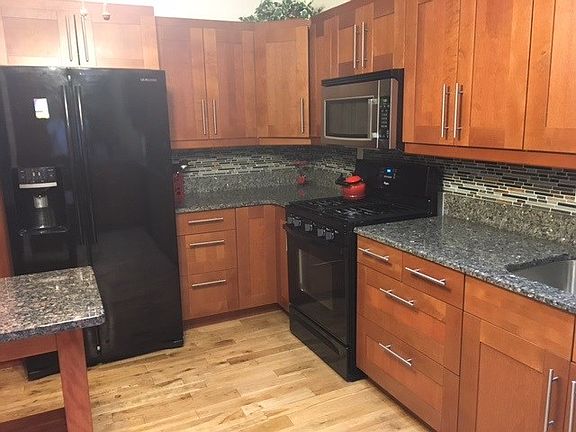 4th image of 6121 Garrett Ln APT 3