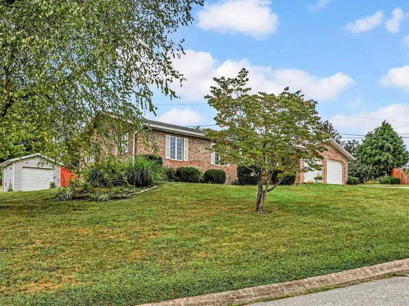 501 W 11th St, Oolitic, IN 47451