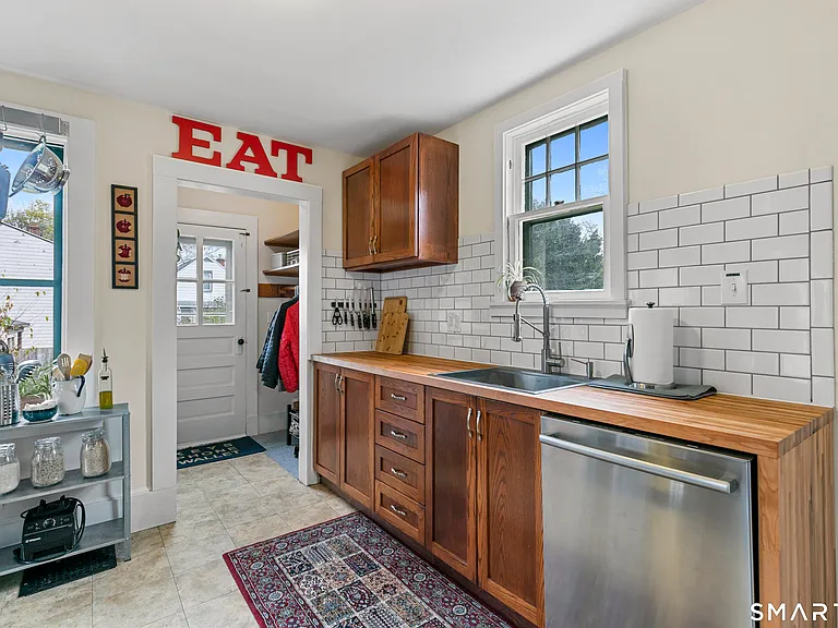 53 Turner Ave — Photo 18