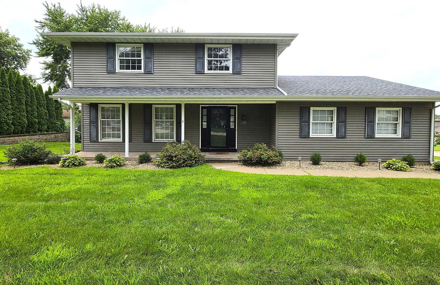 5 bed, 2.5 bath, 1928 sqft, $3,000 — Photo 1