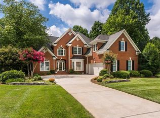 1901 Rosevilla Ln, Greensboro, NC 27455