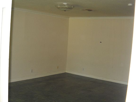 5th image of 2323 W Kings Hwy