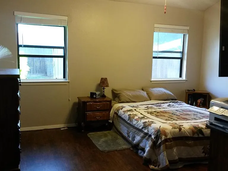 3402 Meadowview Dr — Photo 4