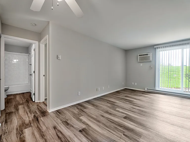 Glen Hills Apartments — Photo 8