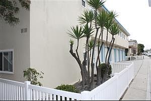 2nd image of 1717 Manhattan Ave APT 10