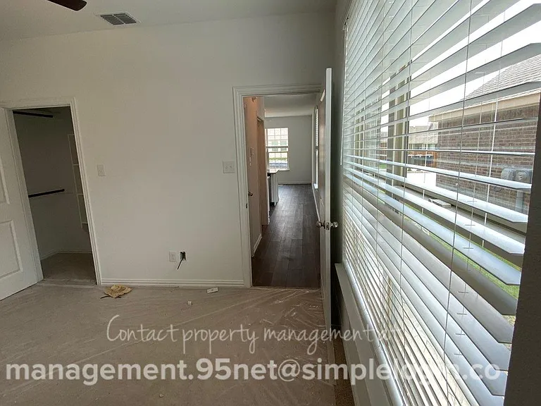 1022 Rosewood St — Photo 13