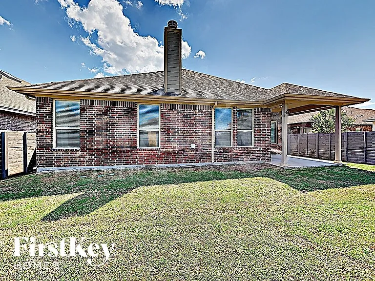 1724 Henderson Dr — Photo 15