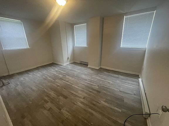 5th image of 226 McCormick Pl APT 1