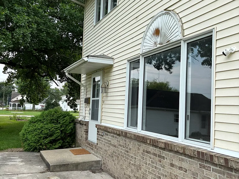 209 E North St #A — Photo 2
