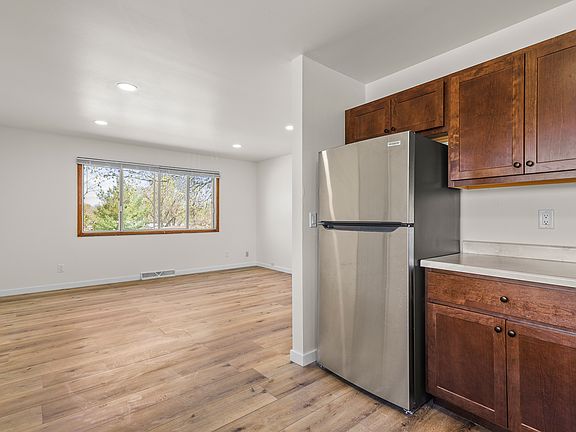 3rd image of 11 Simonson Blvd #4