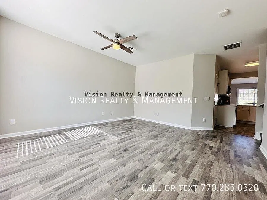 Beautiful 3 BD 2.5 BA Townhome — Photo 3