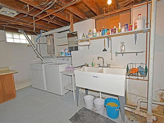 3rd image of 153 Lyndale Ct