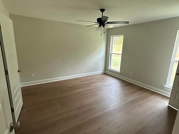 5th image of 224 Camerons Cove Dr