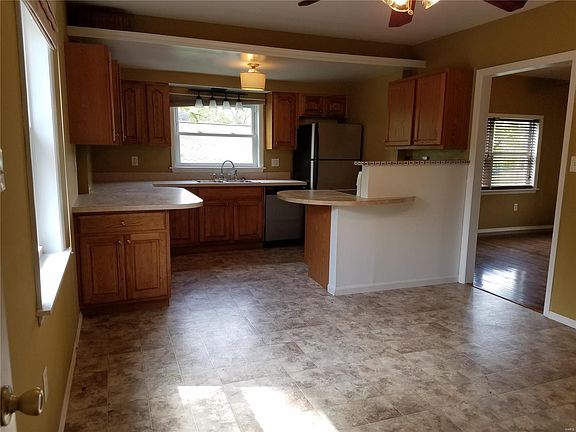 4th image of 7928 Genesta St