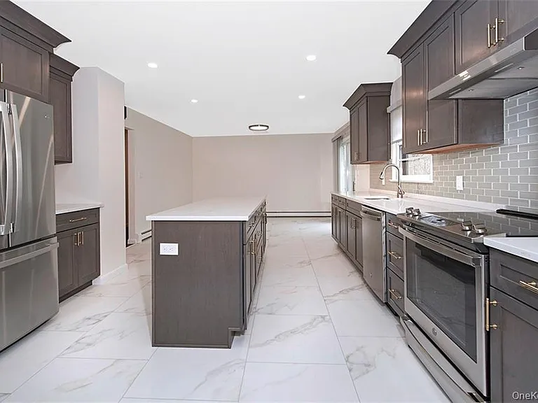 74 Edgewood Rd — Photo 9