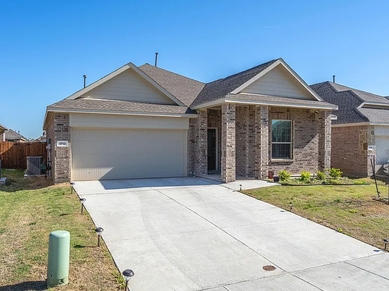 1713 Lake Grove Dr — Photo 9