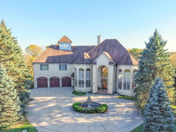 N78W13031 Country Club COURT, Menomonee Falls, WI 53051