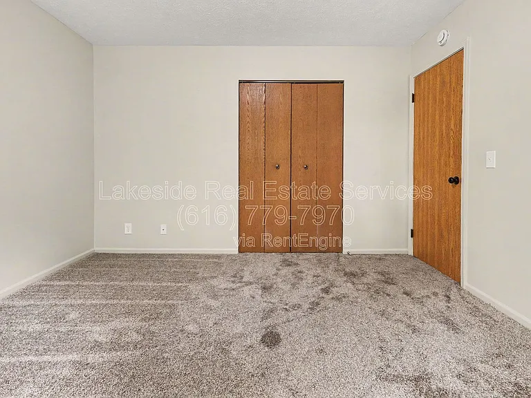 Maple Leaf Apartments — Photo 88