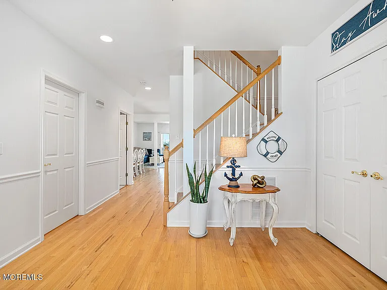 116 Sunset Dr N — Photo 5