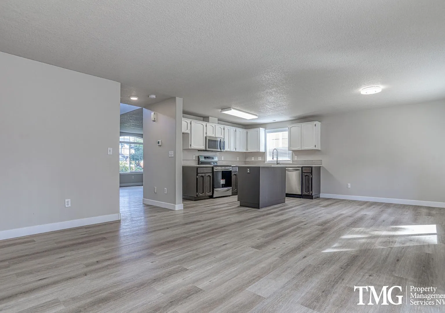 4 Bed 2.5 Bath Home Near Parks, Shopping, and Dining. Main Level Primary Suite! — Photo 1