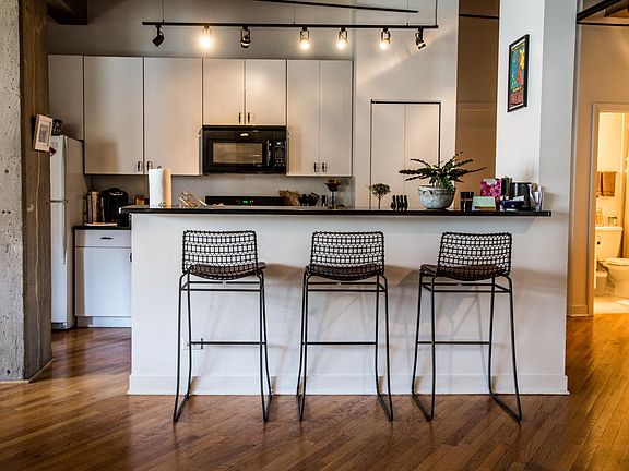 2nd image of 411 W Ontario St APT 208