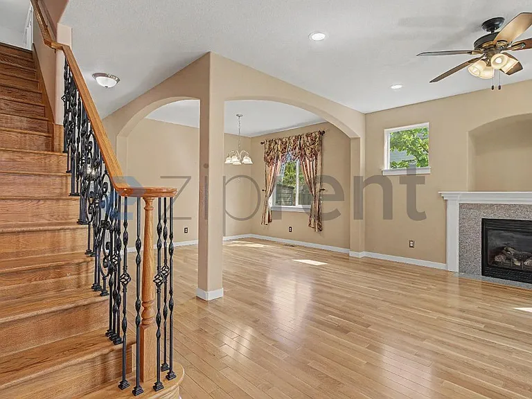 132 NE 63rd Ave — Photo 9