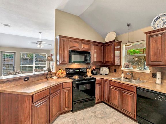 5th image of 121 Buckskin Dr
