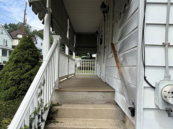 5th image of 110 School St
