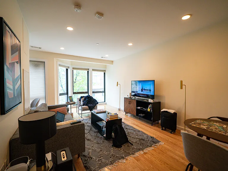 Diamond Fenway — Photo 56