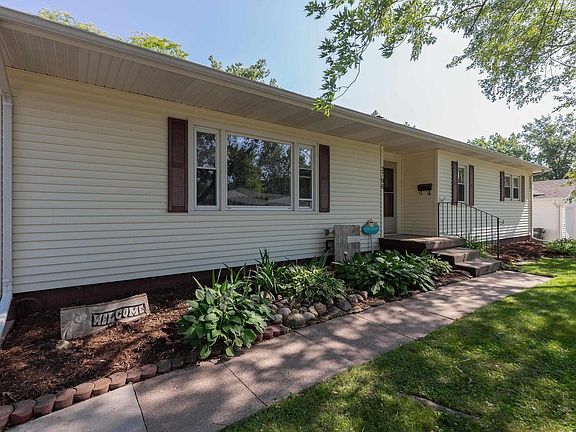 3rd image of 2708 E Columbia Ave