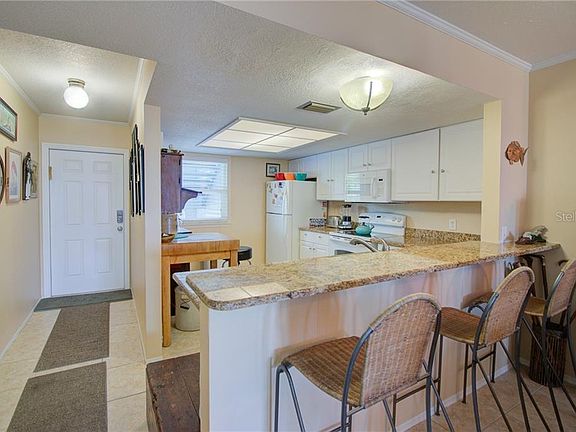 5th image of 4410 Warren Ave APT 208