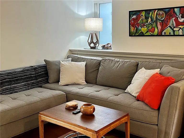 24 Menlo Pl #LOWER — Photo 4