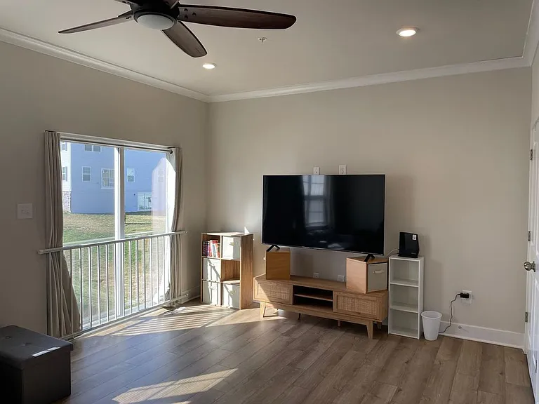 1235 Greylock Ln — Photo 6