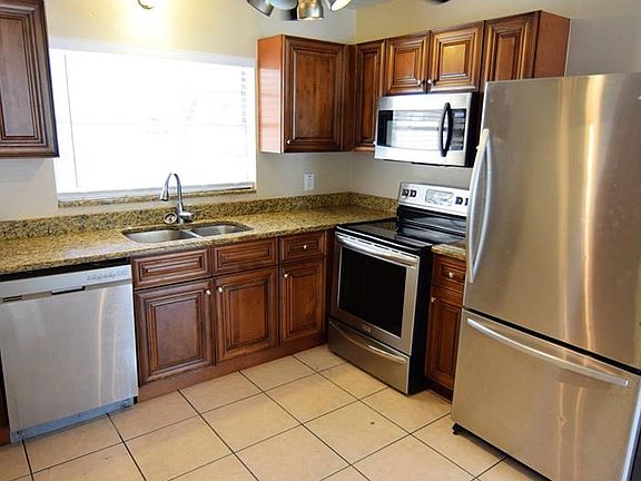 4th image of 320 Hoffman Blvd