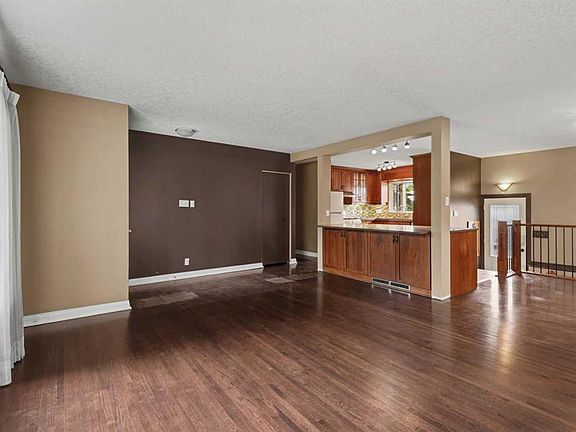 4th image of 23 N Arbour Cres SE