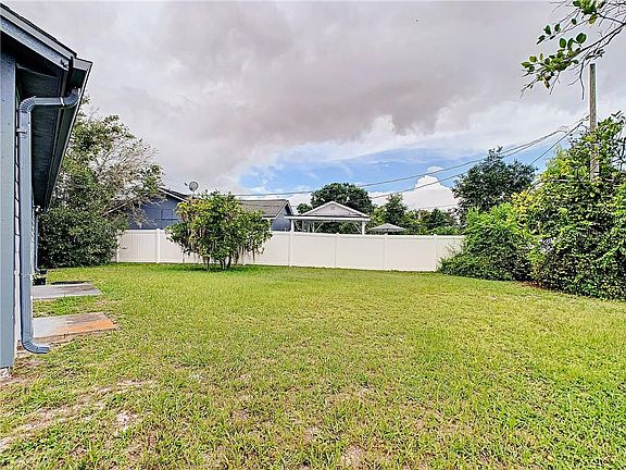 5th image of 900 S Dean Cir