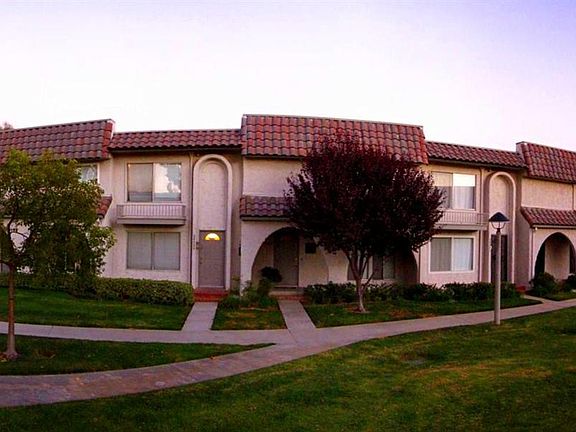 2nd image of 24325 La Glorita Cir