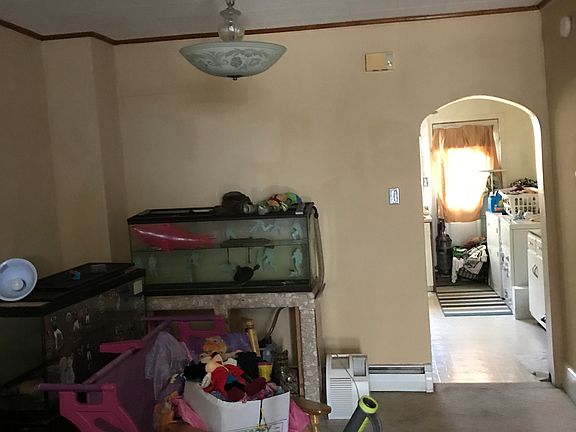 2nd image of 307 W Lloyd St
