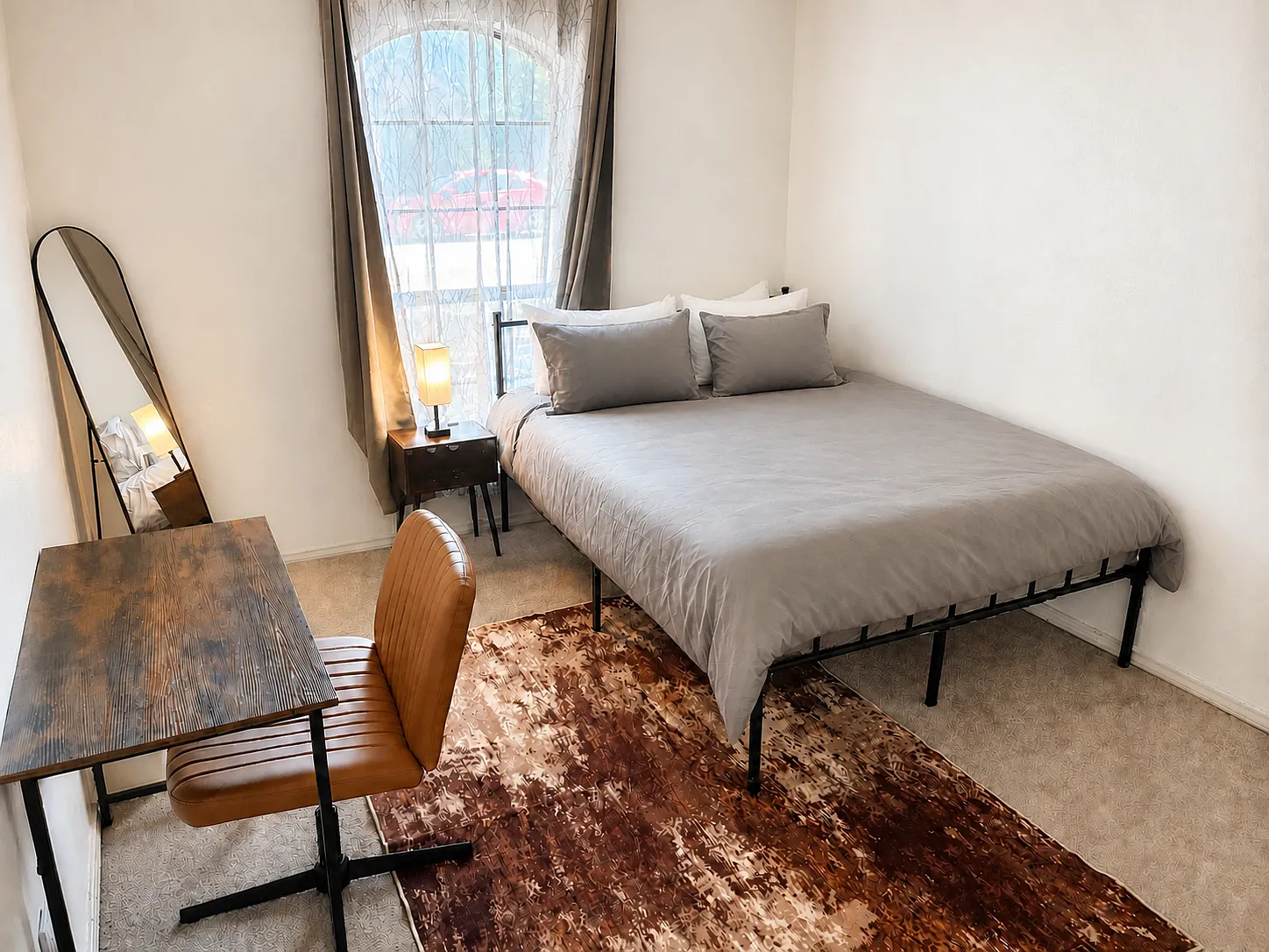 5 bed, 1962 sqft, $825 — Photo 1