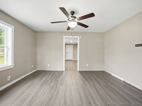 5th image of 110 S Broadway St