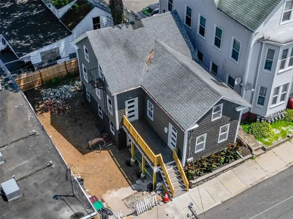 241 Cato St, Woonsocket, RI 02895