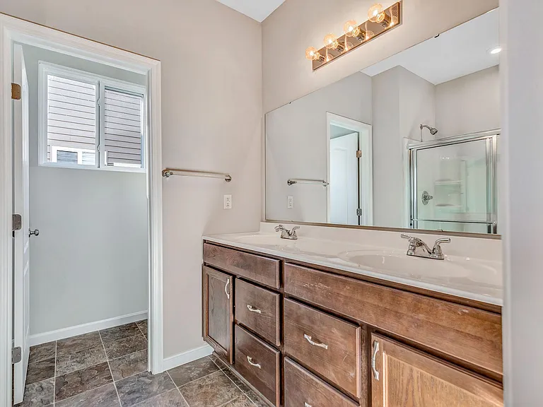 5849 Parkview Ln — Photo 8