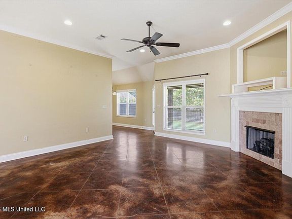4th image of 400 N Haven Ct
