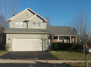 423 Tallgrass Cir, Lake Zurich, IL 60047