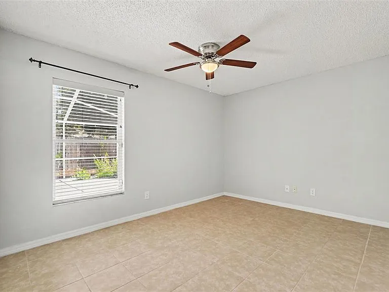 11504 Wellman Dr — Photo 22