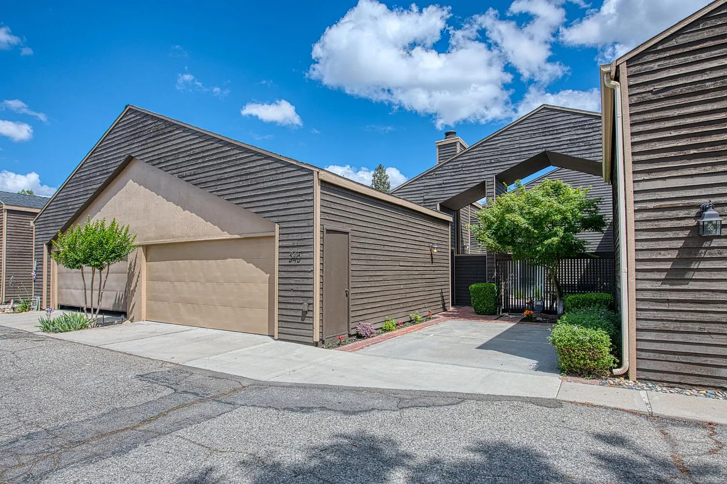 345 Sylmar Ave photo 1
