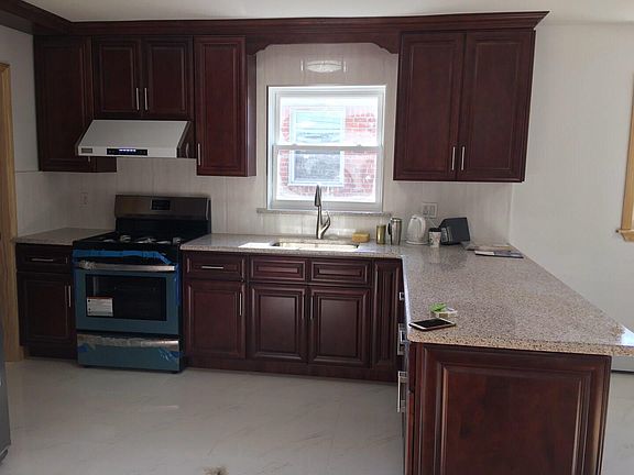 3rd image of 5619 220th St