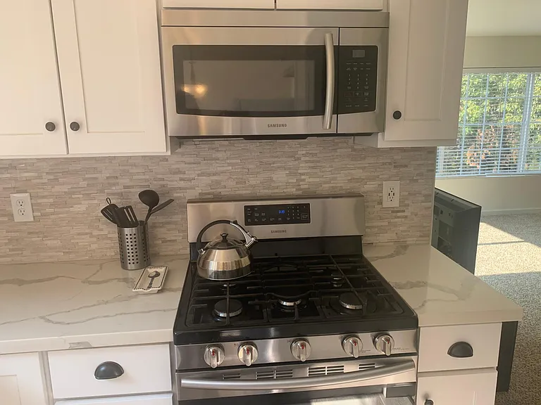 All matching Samsung appliances, less than 4 years old