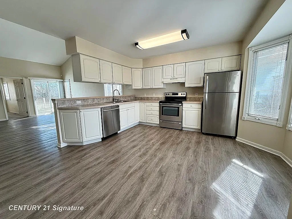 Building Photo - 6030-6032 Canton Dr