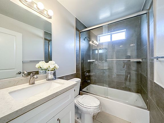 5th image of 1008 Benito Ave #H